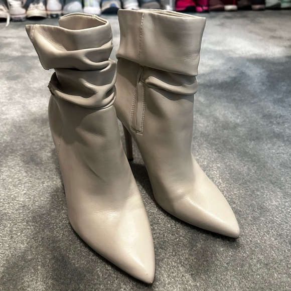 Jessica Simpson white slouch booties 7.5M - Picture 1 of 10